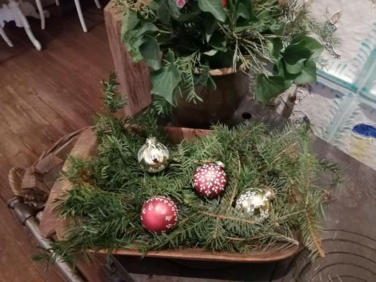 Weihnachtskugeln mit sorbischen Mustern, Foto: Katrin Schwella, Lizenz: Amt Burg (Spreewald)