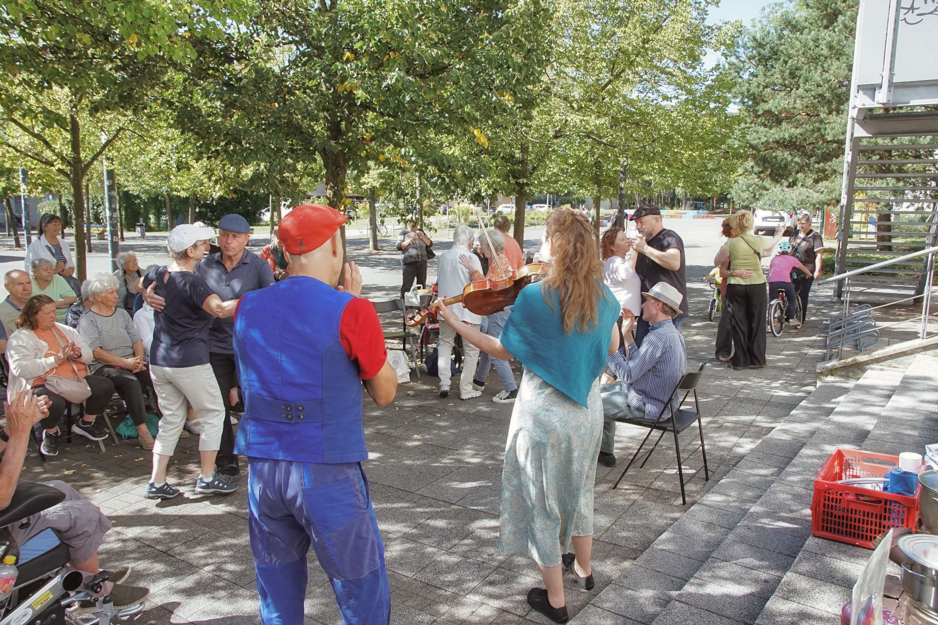 Tanztee am Vormittag mit dem Festival der leisen Gesten Foto: Klaus Gollin