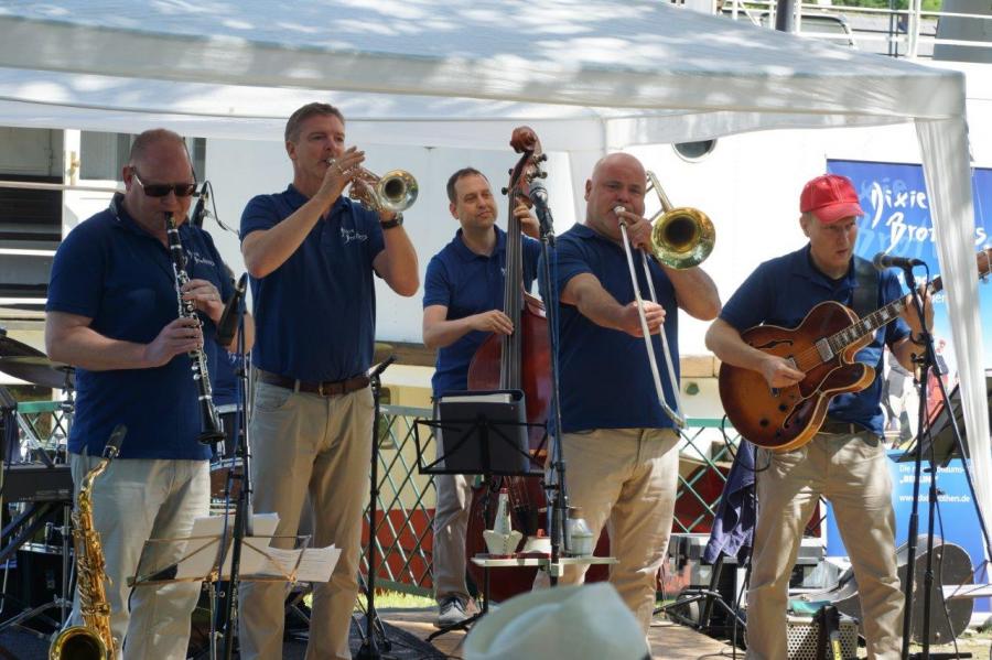 Dixie Brothers auf der Bühne im Museumspark