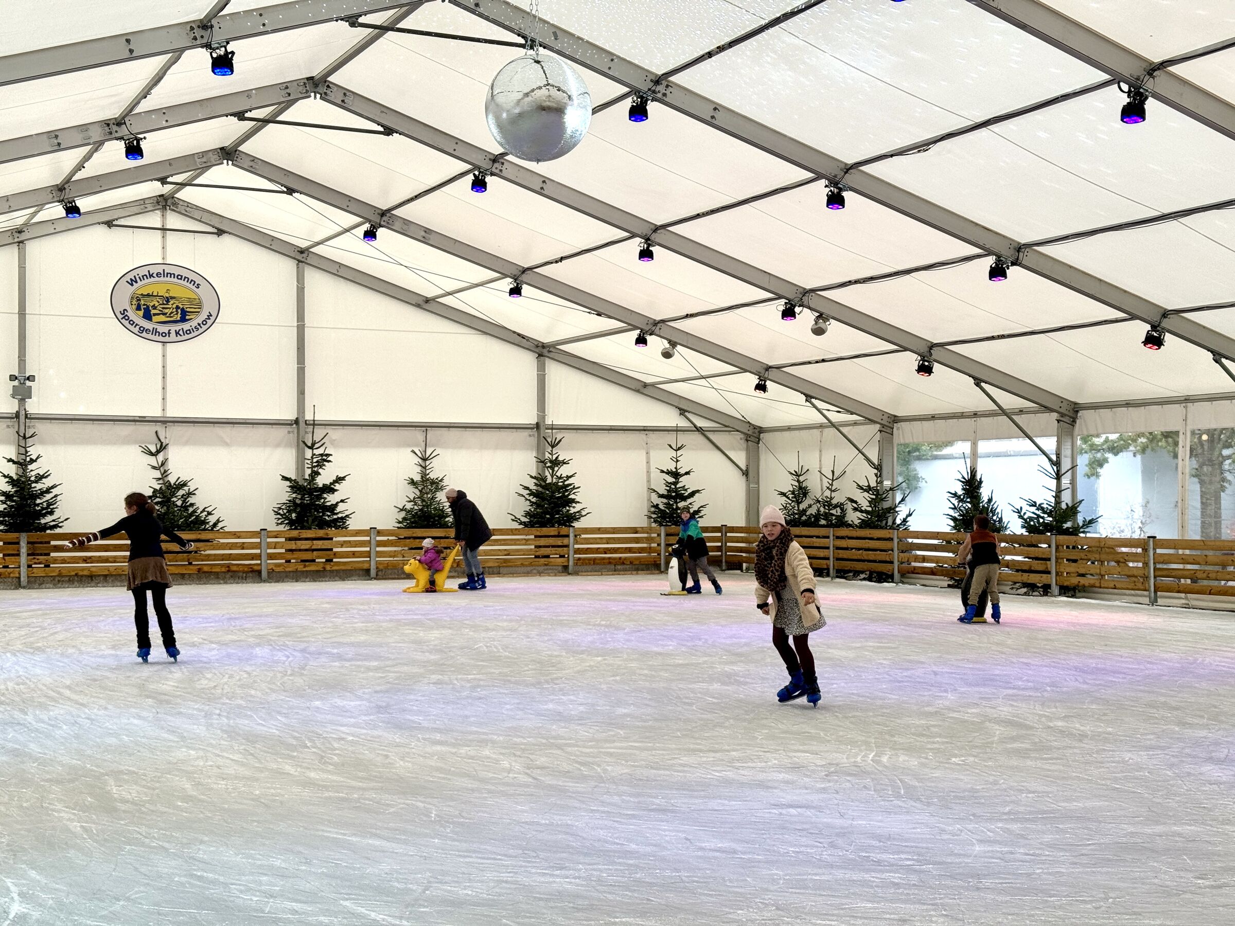 Eislaufbahn Klaistow on ice, Foto: Winkelmanns Hof Klaistow GmbH, Lizenz: Winkelmanns Hof Klaistow GmbH