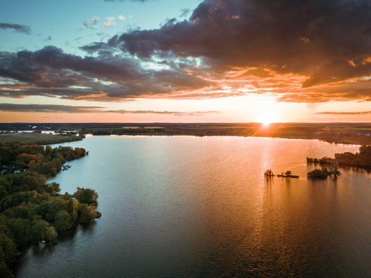 Sonnenuntergang am Trebelsee, Foto: Steven Ritzer, Lizenz: Tourismusverband Havelland e.V.