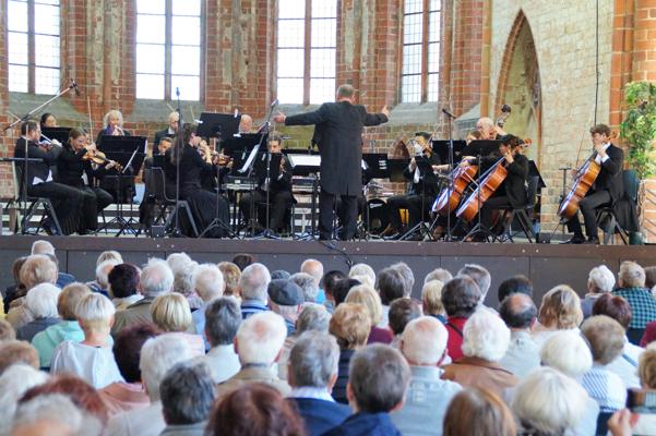 „Schritt für Schritt“ Lesung und Konzert