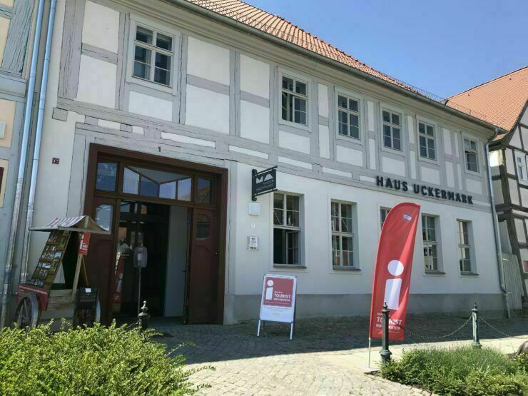 Haus-Uckermark-Angermuende-Eingang, Foto: Anet-Hoppe, Lizenz: Anet-Hoppe