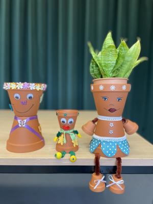 Ferienveranstaltung im Familiengarten: „Figuren aus Tontöpfen basteln“