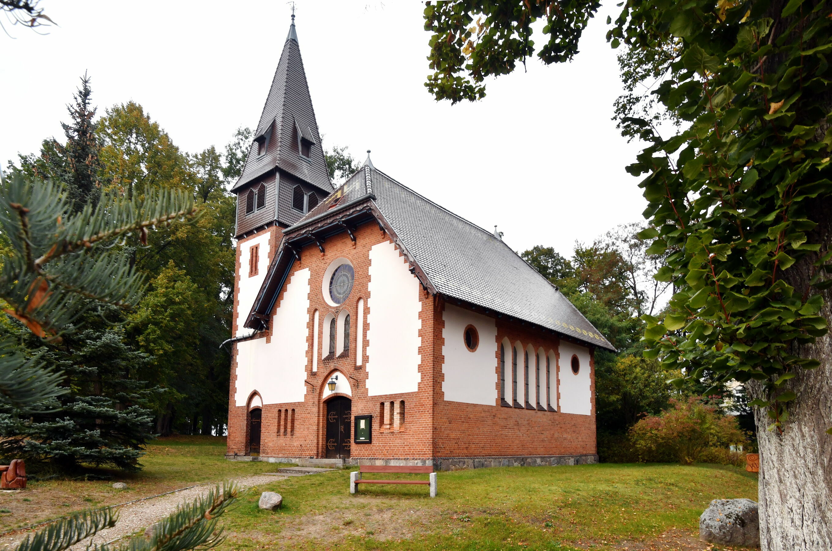 Kirche Kleinzerlang, Foto: Christine Wagner