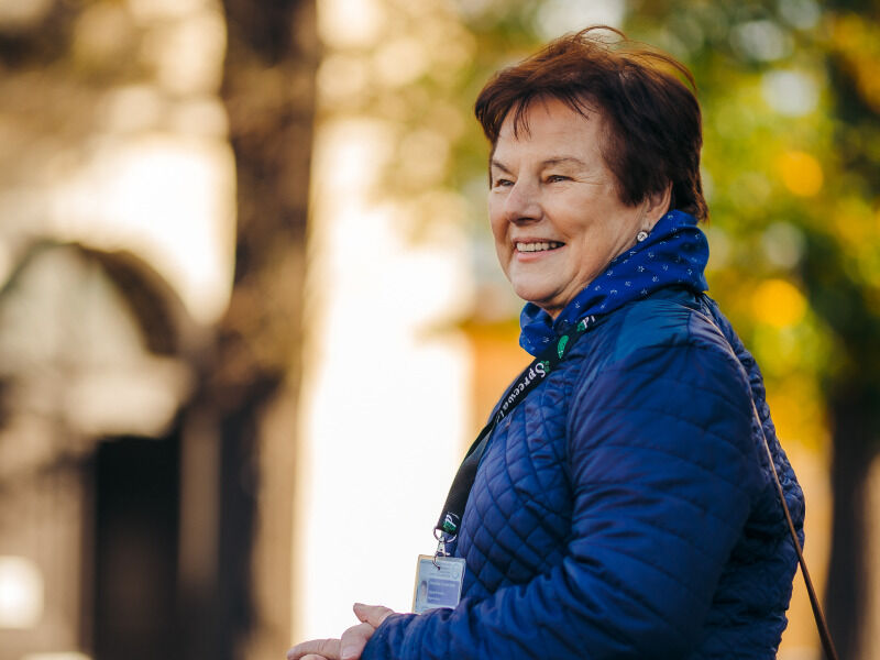 Stadtführerin Brigitte Reinhardt, Foto: Willi Löben, Lizenz: Spreewald-Touristinformation Lübbenau e.V.