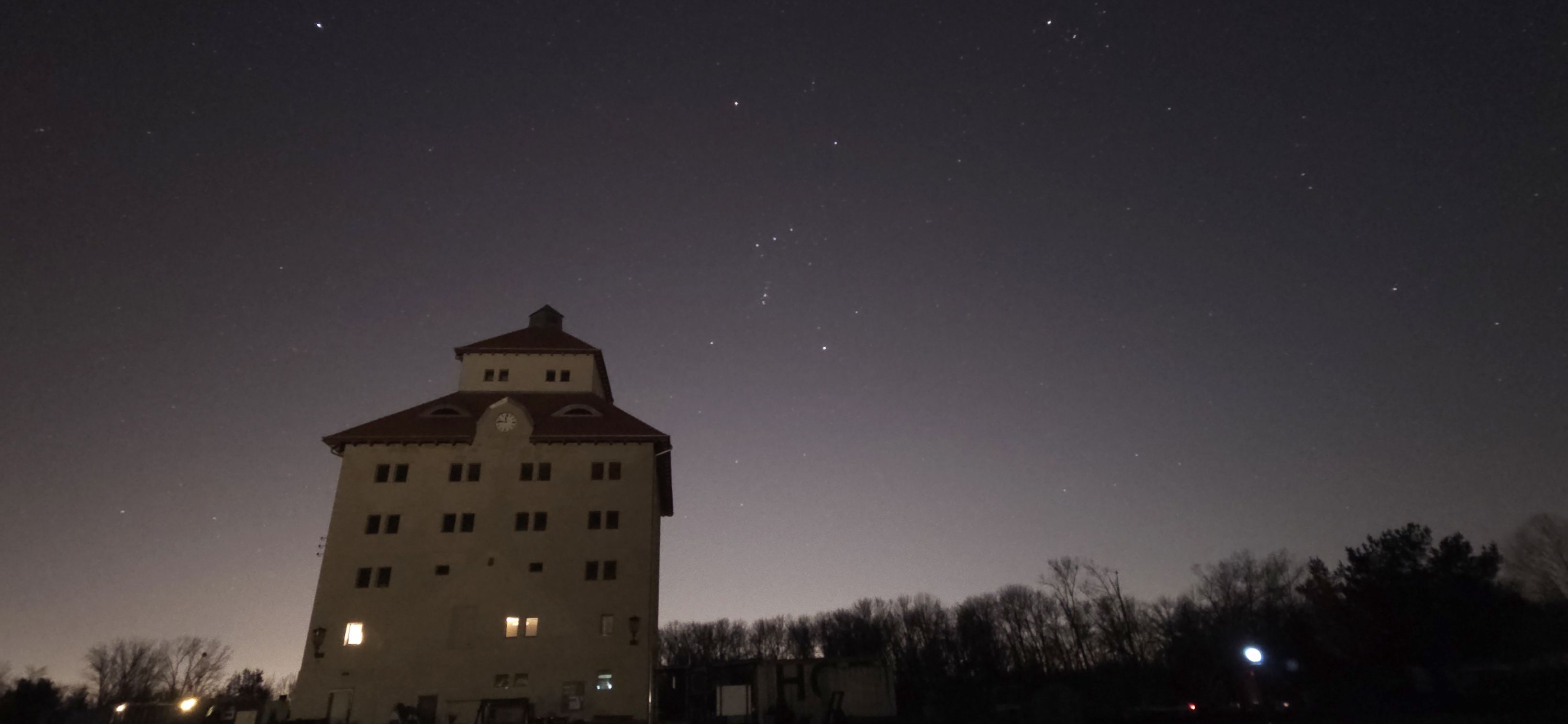 Sternbild Orion über dem Speicher Hobrechtsfelde