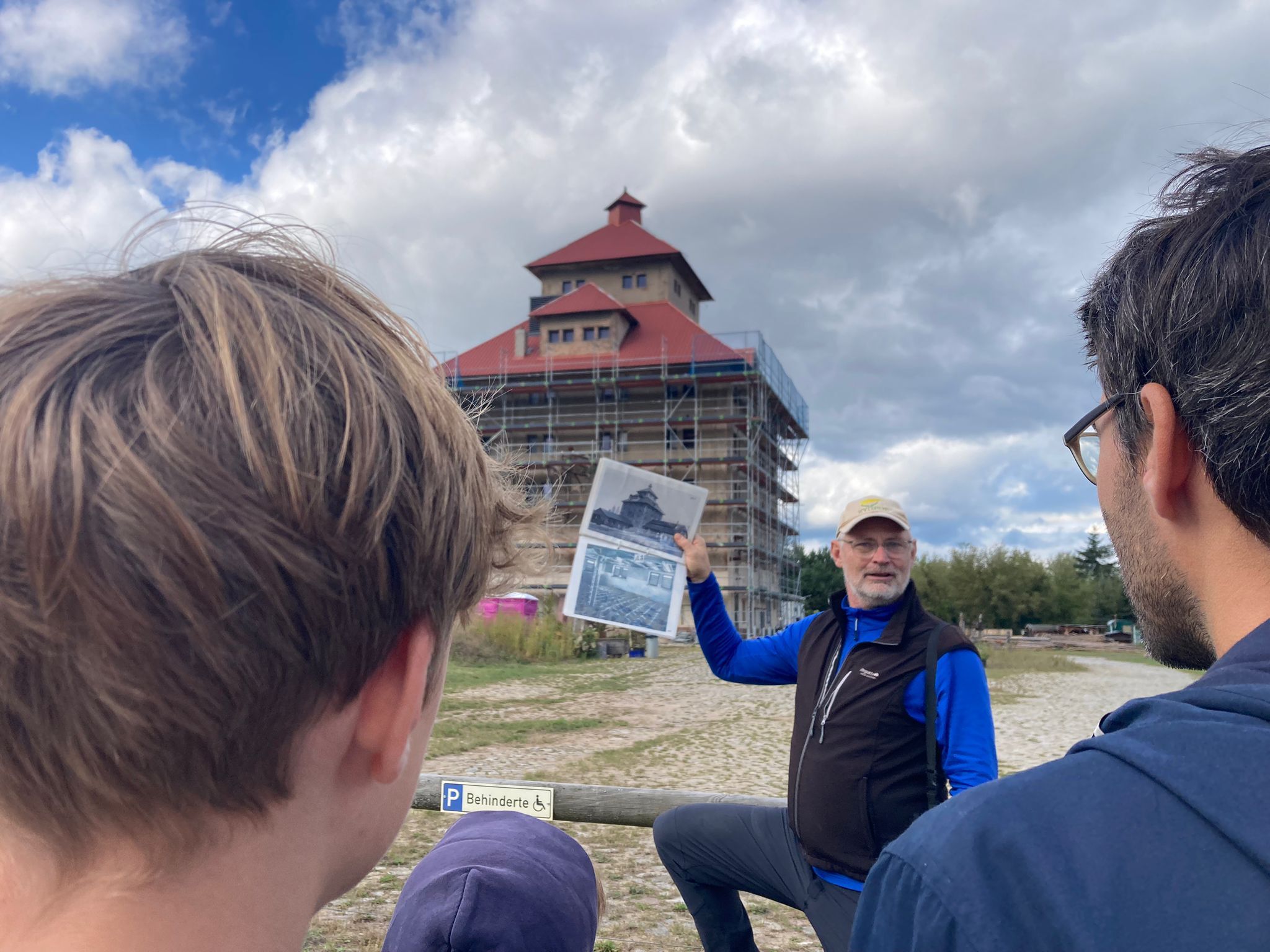 Blick auf den historischen Kornspeicher Hobrechtsfelde