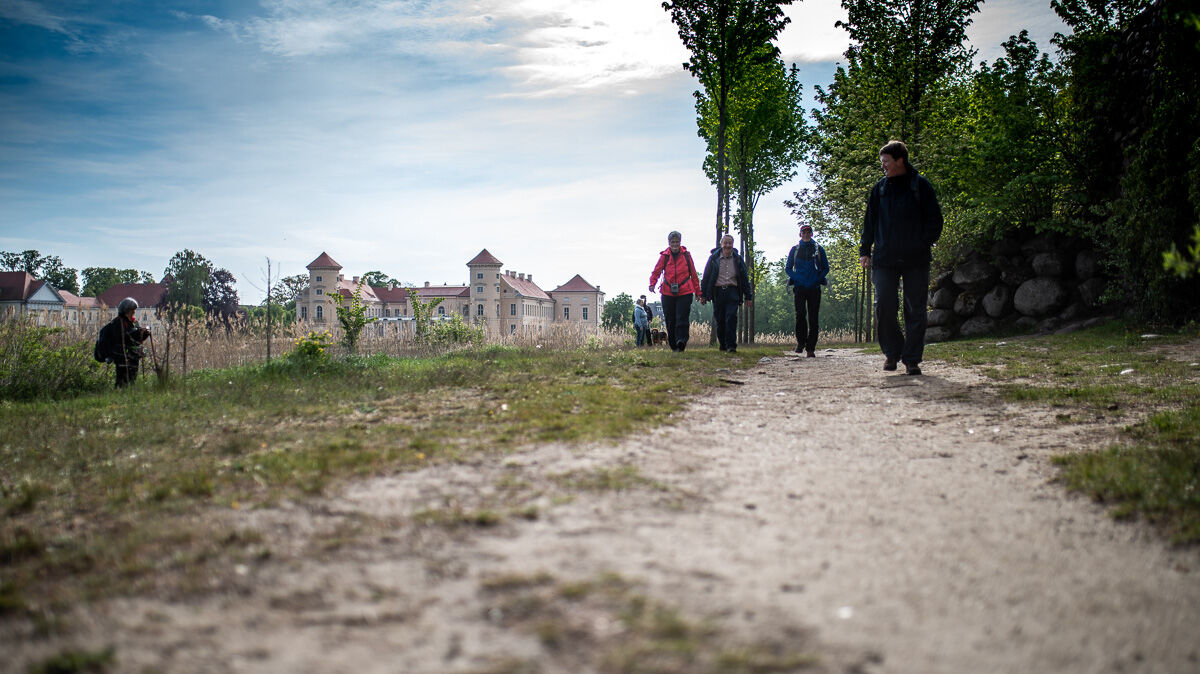 Schloss Rheinberg beim Fontane-Wandermarathon, Foto: Daniel Marienfeld, Lizenz: Tourismusverband Ruppiner Seenland e.V.