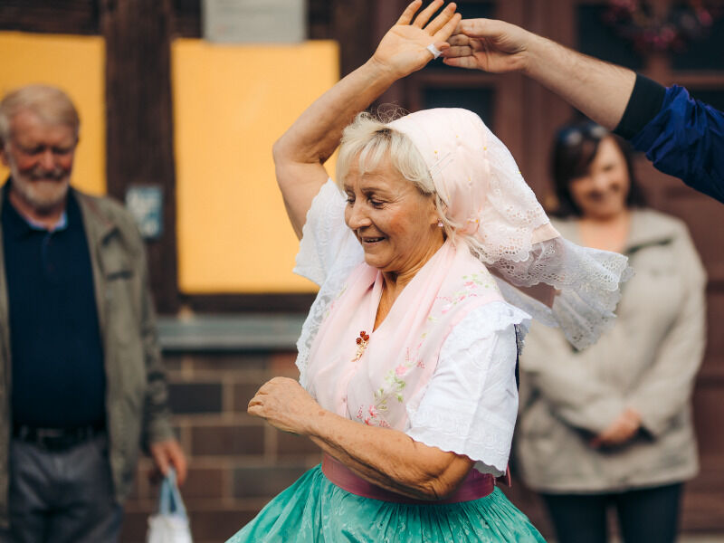 Lübbenauer Trachtenrundgang mit Milena, Foto: Konstantin Balke, Lizenz: Spreewald-Touristinformation Lübbenau