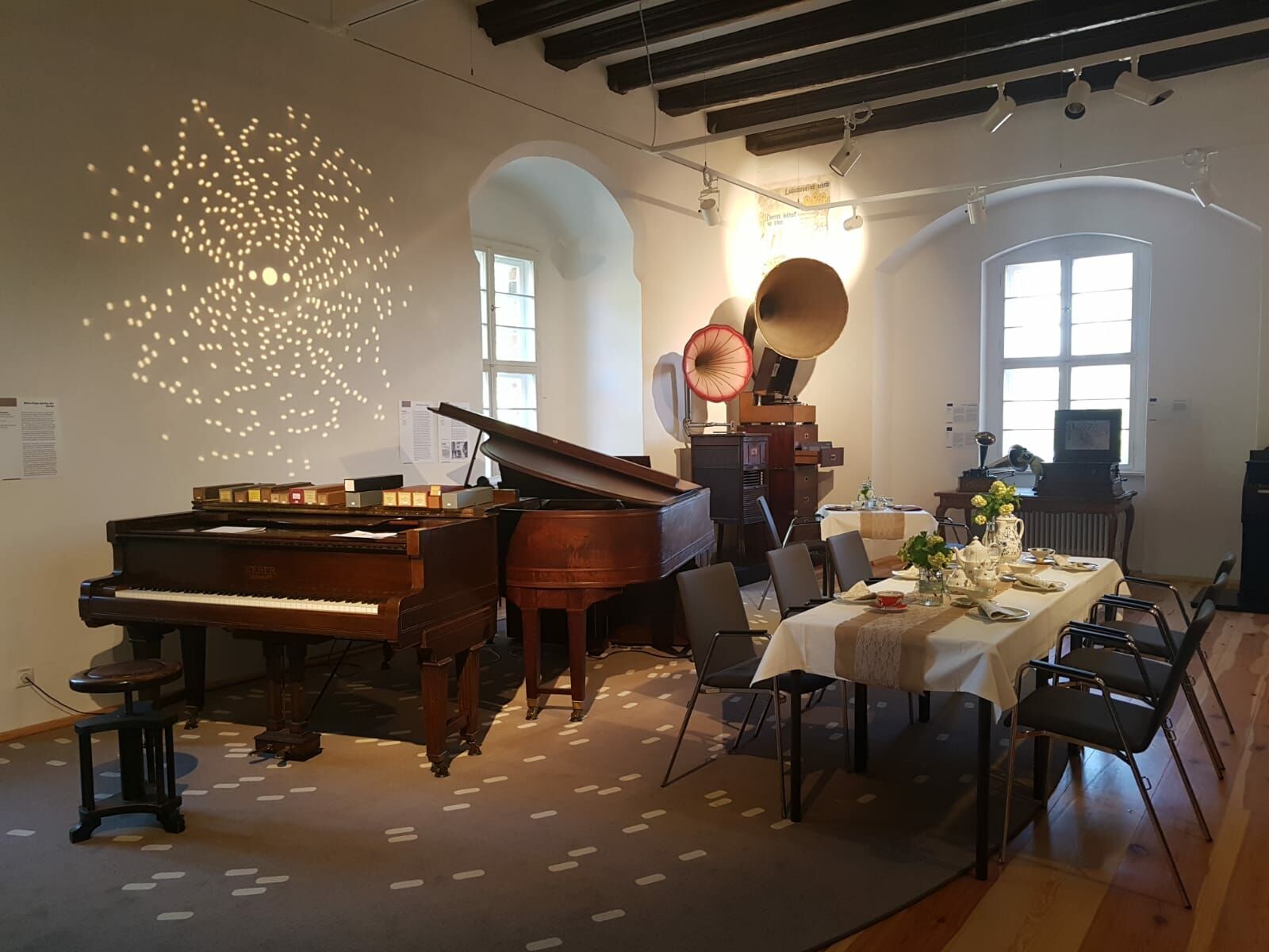 Der unsichtbare Pianist im Weihnachtscafé, Foto: Musikmuseum Beeskow, Lizenz: Musikmuseum Beeskow