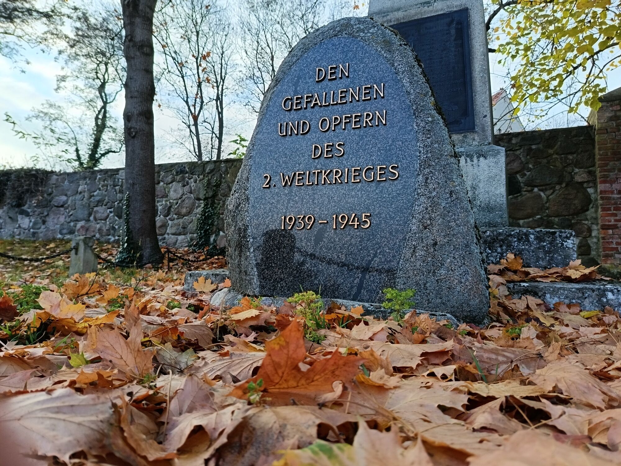 Gedenkstein für die Opfer und Gefallen des Zweiten Weltkriegs in Günterberg, Foto: Oliver Schwers, Lizenz: Oliver Schwers